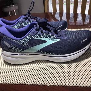 Brooks women shoes